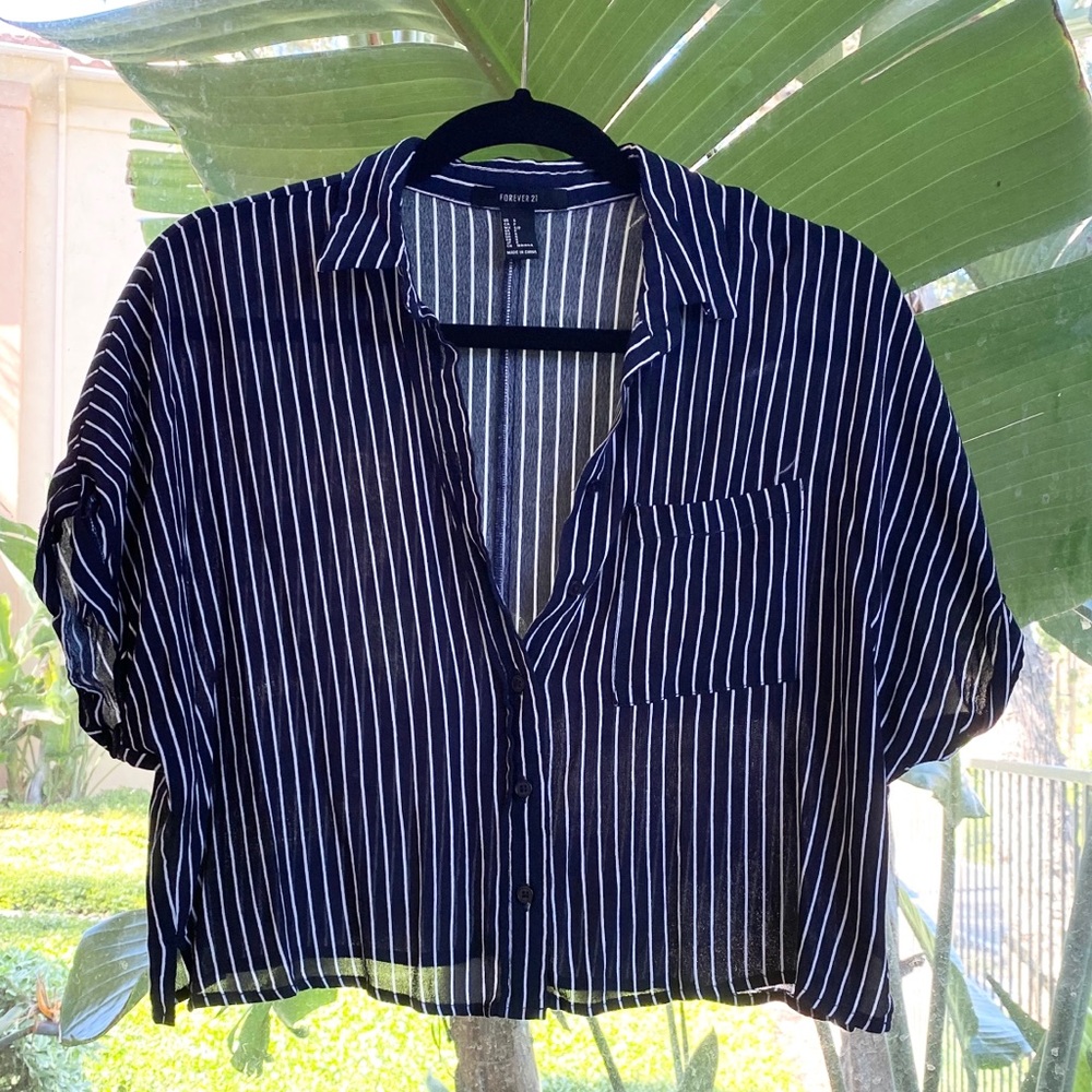 Forever 21 - Stripe button down crop top - Picture 1 of 3